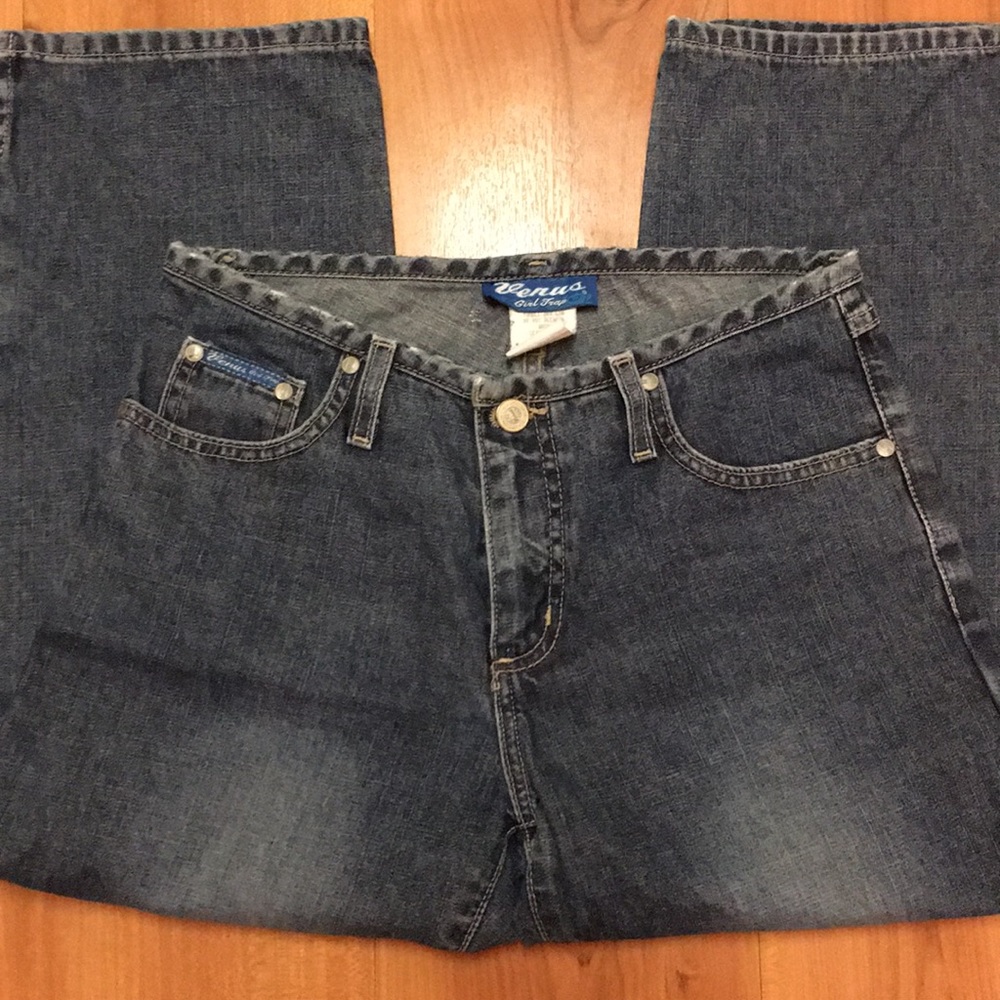 Venus Capris - Picture 2 of 2